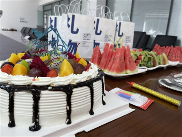 壽星同賀，共度生辰 —深藍(lán)機(jī)器7月份員工生日會如期舉行